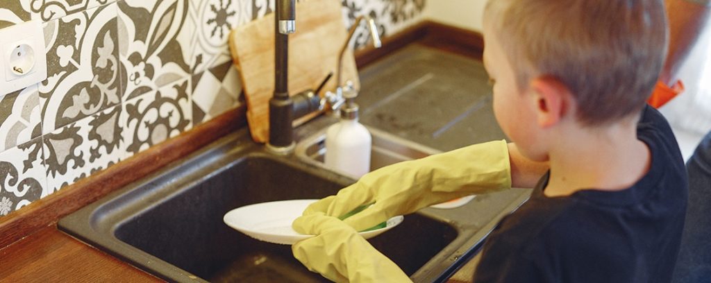 por que incentivar a participacao das criancas em tarefas domesticas